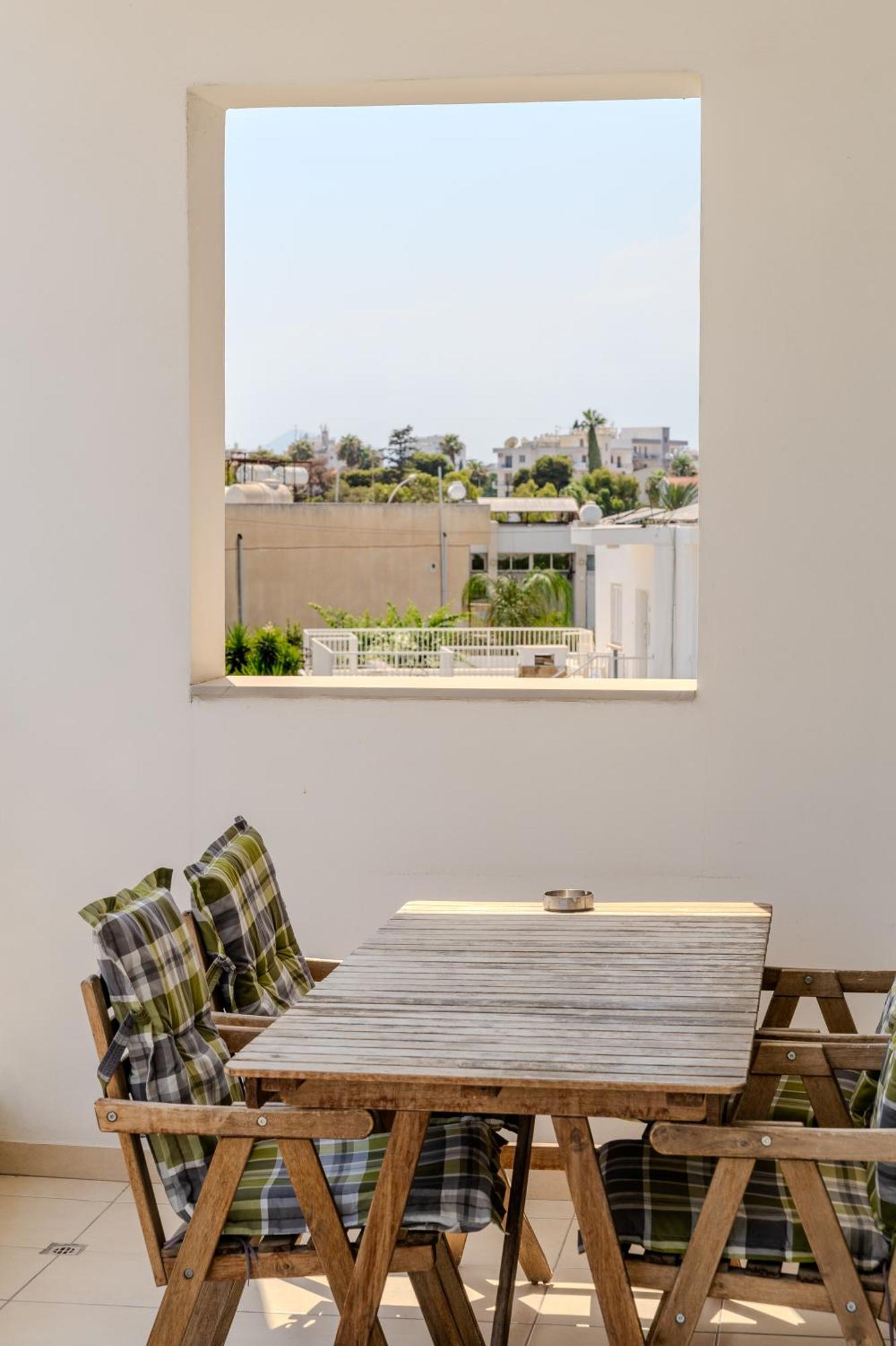 Blue Dawn Center Flat Lejlighed Larnaca Eksteriør billede